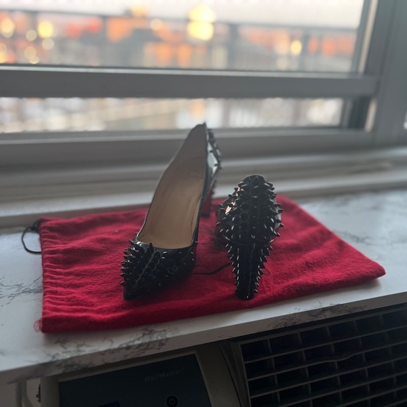 Christian Louboutin - Picture 2 of 5